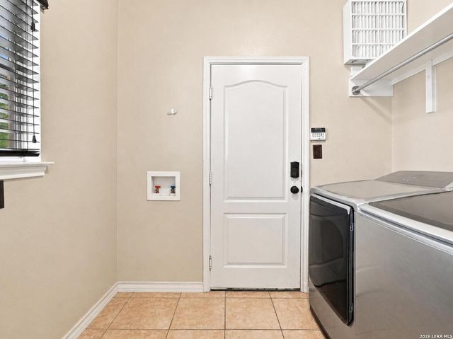 316 GOVERNORS DR, Floresville, TX 78114