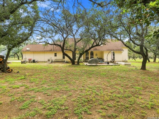 316 GOVERNORS DR, Floresville, TX 78114