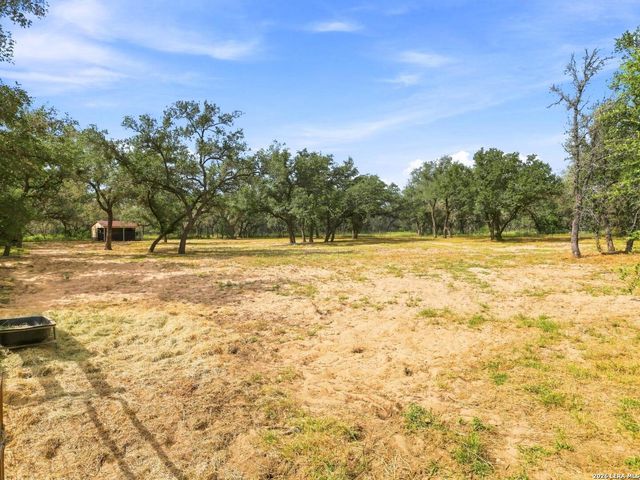 316 GOVERNORS DR, Floresville, TX 78114