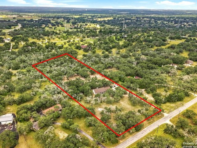 316 GOVERNORS DR, Floresville, TX 78114