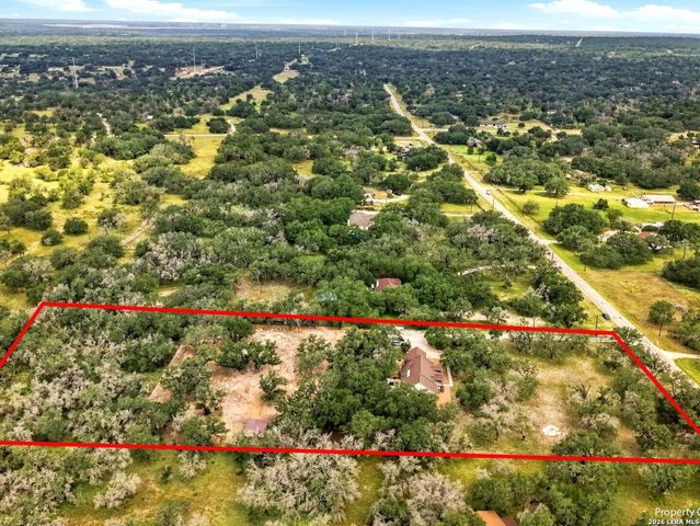 316 GOVERNORS DR, Floresville, TX 78114