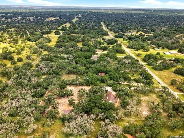 316 GOVERNORS DR, Floresville, TX 78114