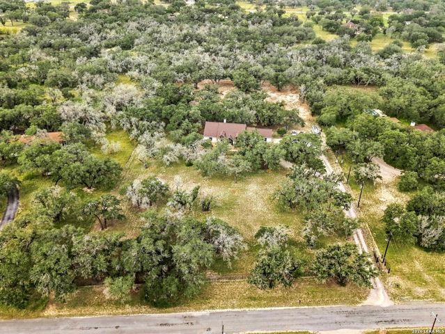 316 GOVERNORS DR, Floresville, TX 78114