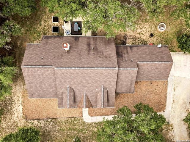 316 GOVERNORS DR, Floresville, TX 78114