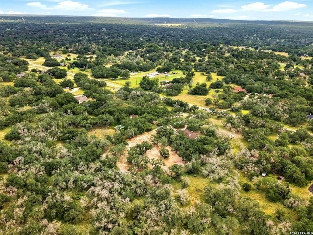 316 GOVERNORS DR, Floresville, TX 78114