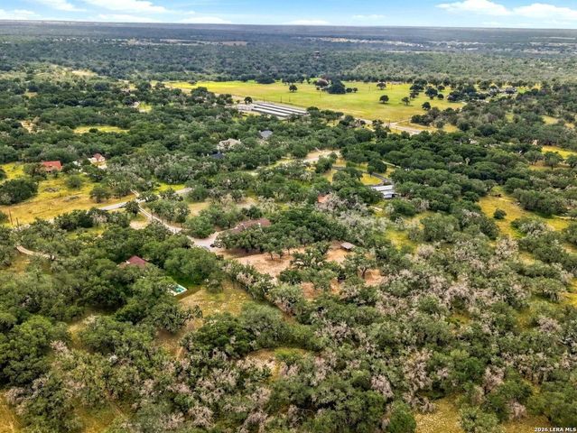 316 GOVERNORS DR, Floresville, TX 78114