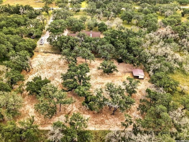 316 GOVERNORS DR, Floresville, TX 78114