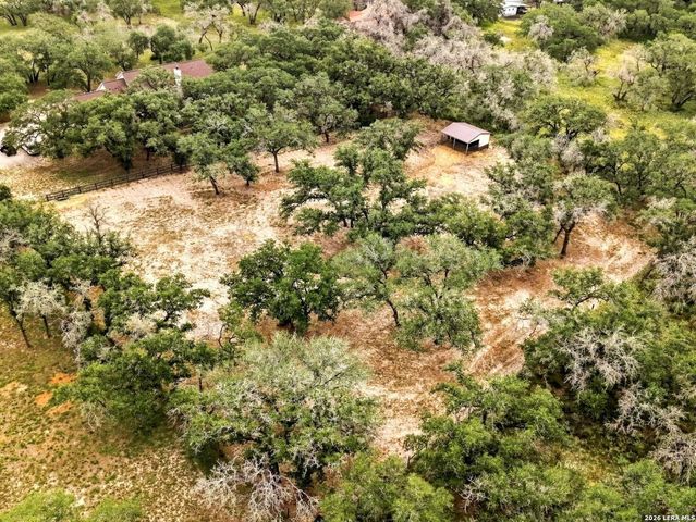 316 GOVERNORS DR, Floresville, TX 78114