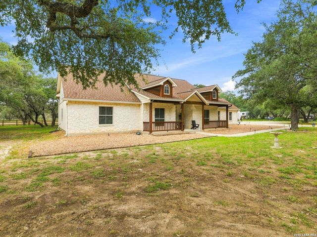 316 GOVERNORS DR, Floresville, TX 78114