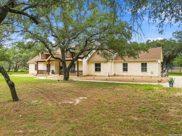 316 GOVERNORS DR, Floresville, TX 78114