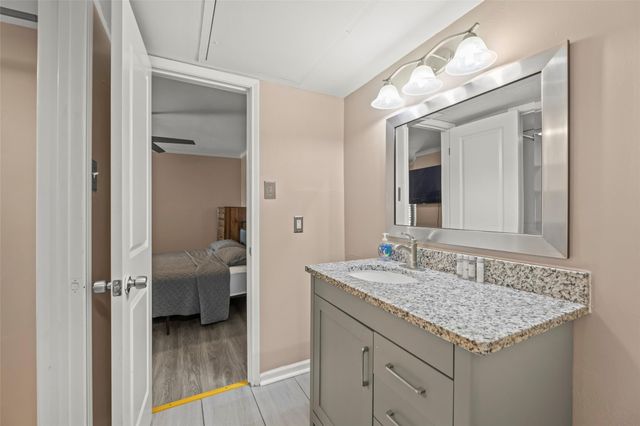 2750 Holly Hall Street 104, Houston, TX 77054