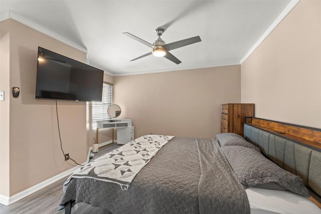 2750 Holly Hall Street 104, Houston, TX 77054