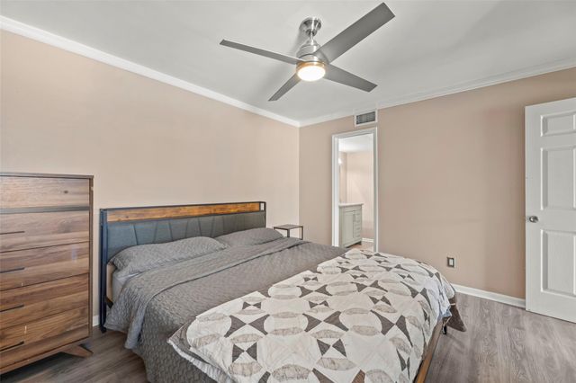 2750 Holly Hall Street 104, Houston, TX 77054