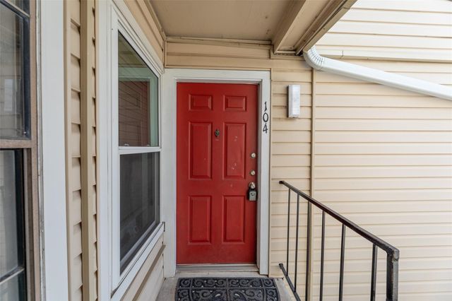 2750 Holly Hall Street 104, Houston, TX 77054