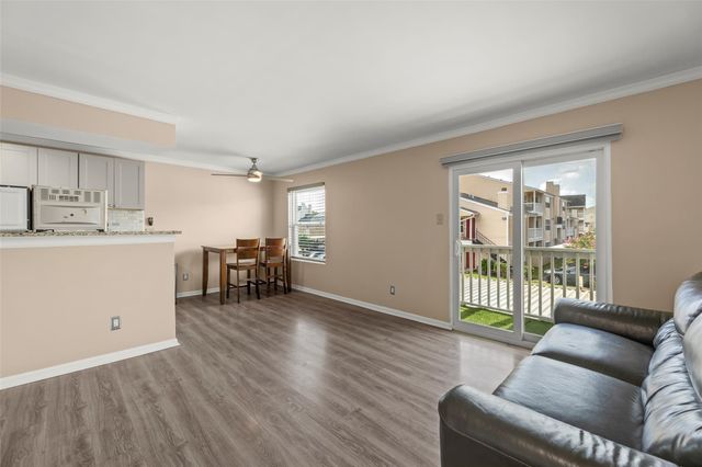 2750 Holly Hall Street 104, Houston, TX 77054