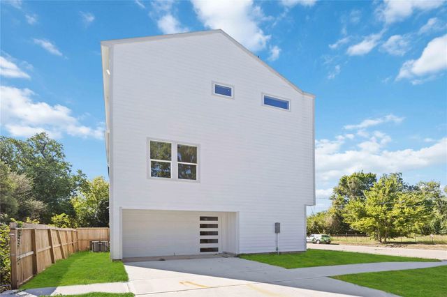 3022 Drew Street, Houston, TX 77004