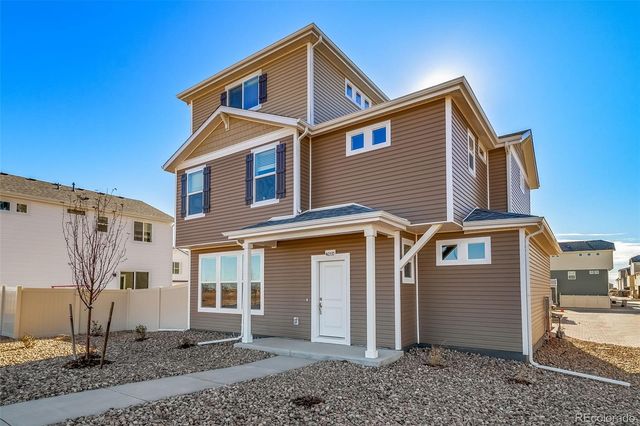 46537 Sunflower Lane, Bennett, CO 80102