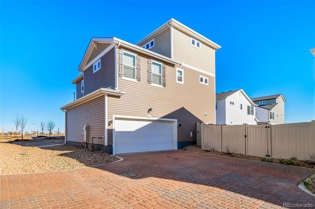 46537 Sunflower Lane, Bennett, CO 80102