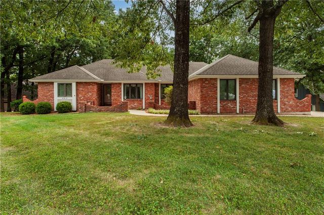 4912 Whitney Drive, Independence, MO 64055