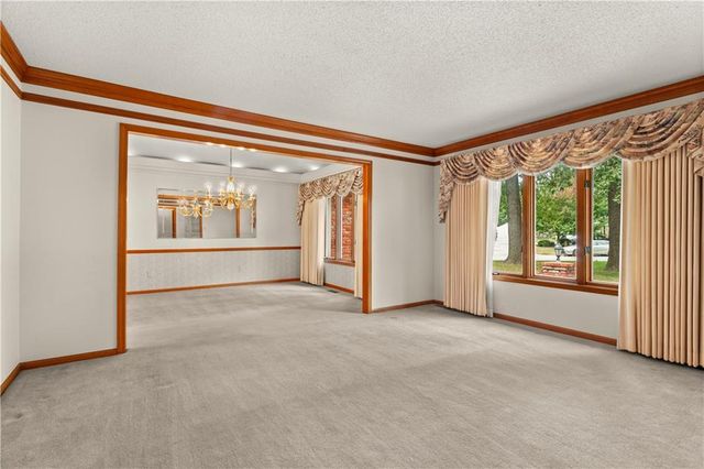 4912 Whitney Drive, Independence, MO 64055