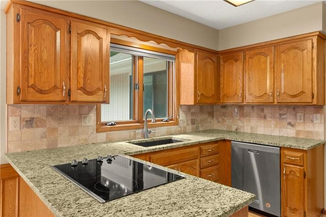 4912 Whitney Drive, Independence, MO 64055