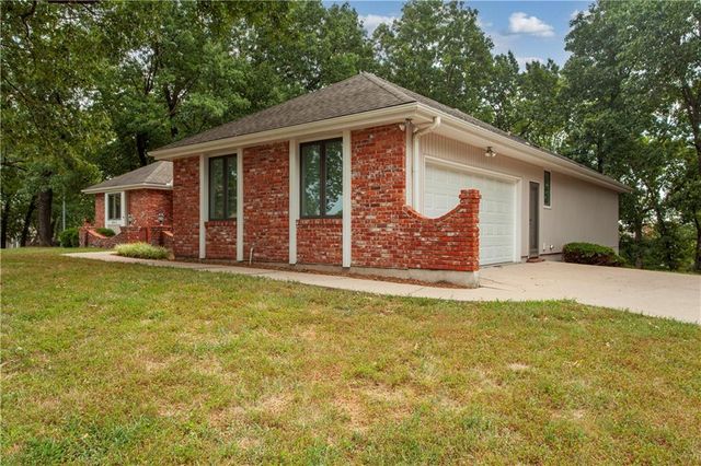 4912 Whitney Drive, Independence, MO 64055
