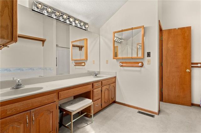 4912 Whitney Drive, Independence, MO 64055
