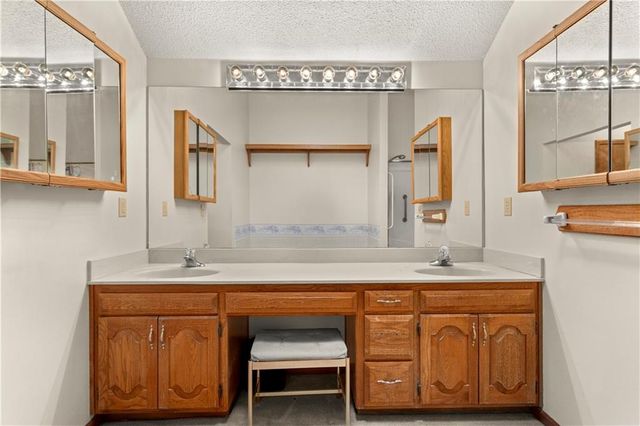 4912 Whitney Drive, Independence, MO 64055