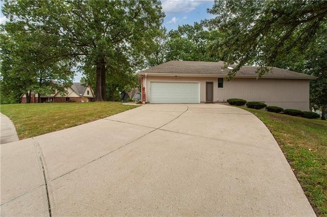 4912 Whitney Drive, Independence, MO 64055