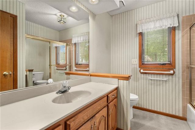 4912 Whitney Drive, Independence, MO 64055