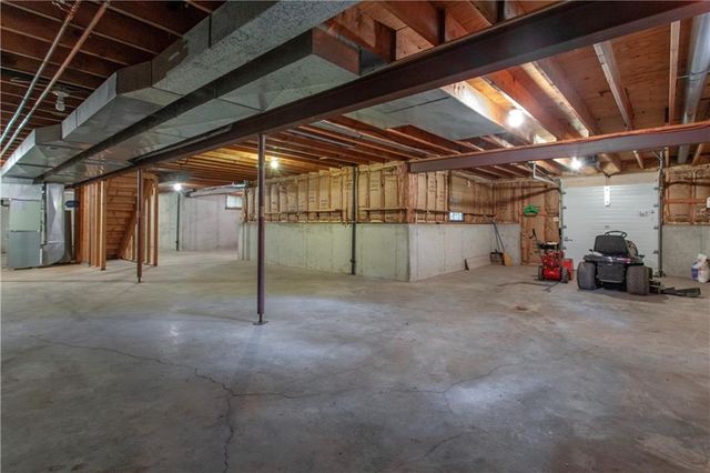 4912 Whitney Drive, Independence, MO 64055