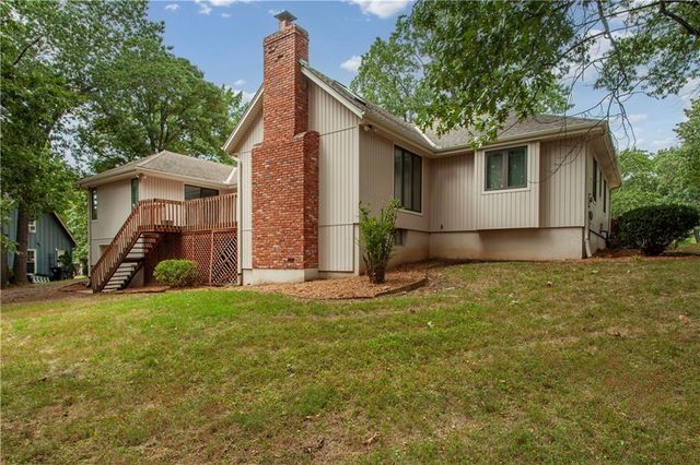 4912 Whitney Drive, Independence, MO 64055