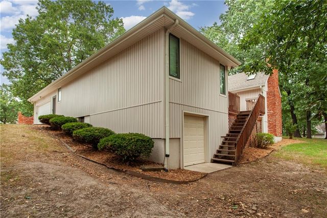 4912 Whitney Drive, Independence, MO 64055