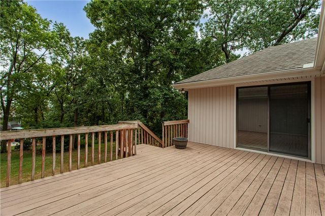 4912 Whitney Drive, Independence, MO 64055