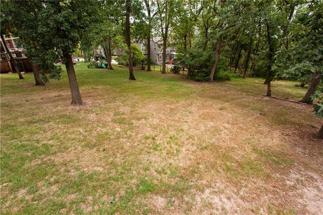 4912 Whitney Drive, Independence, MO 64055