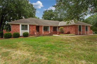 4912 Whitney Drive, Independence, MO 64055