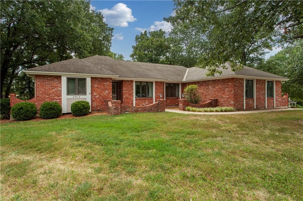4912 Whitney Drive, Independence, MO 64055