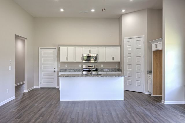 41 Bartow St, Decherd, TN 37324