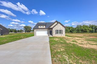 41 Bartow St, Decherd, TN 37324
