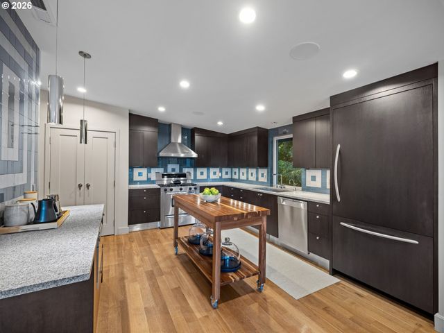 2707 SOUTHSHORE Blvd, Lake Oswego, OR 97034