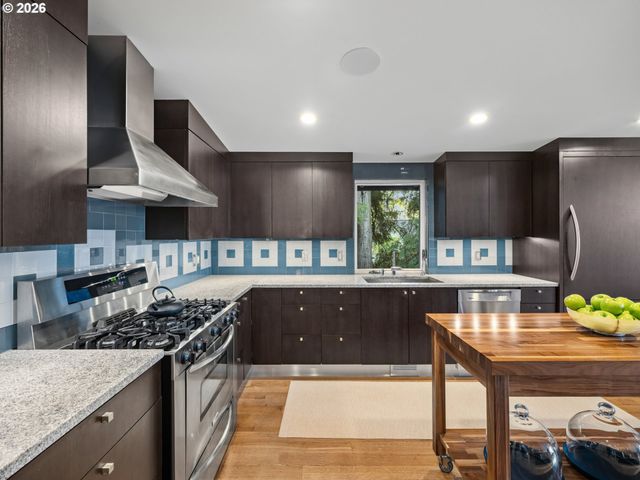 2707 SOUTHSHORE Blvd, Lake Oswego, OR 97034