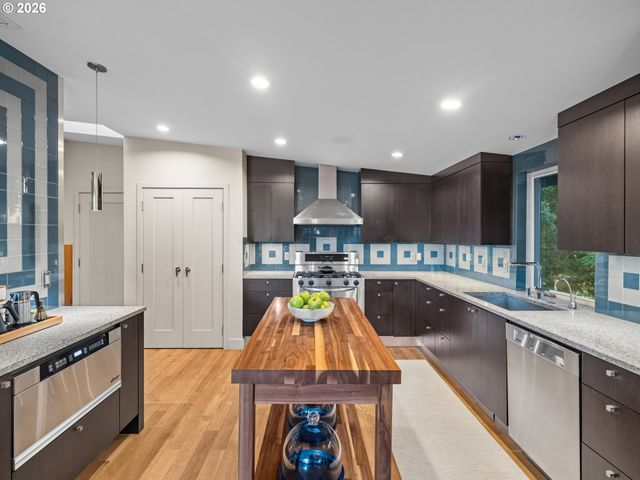 2707 SOUTHSHORE Blvd, Lake Oswego, OR 97034