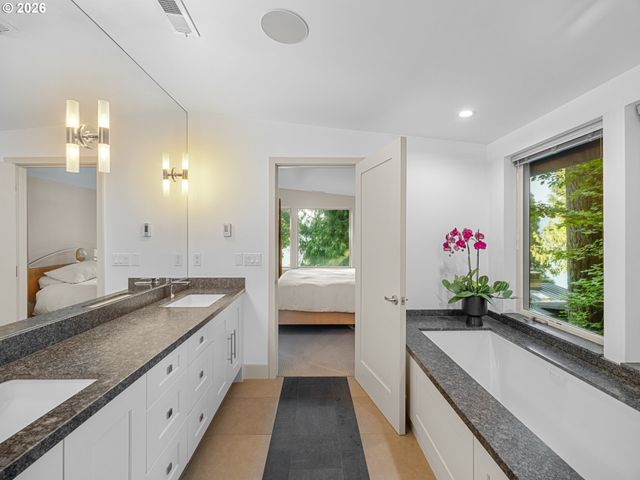 2707 SOUTHSHORE Blvd, Lake Oswego, OR 97034