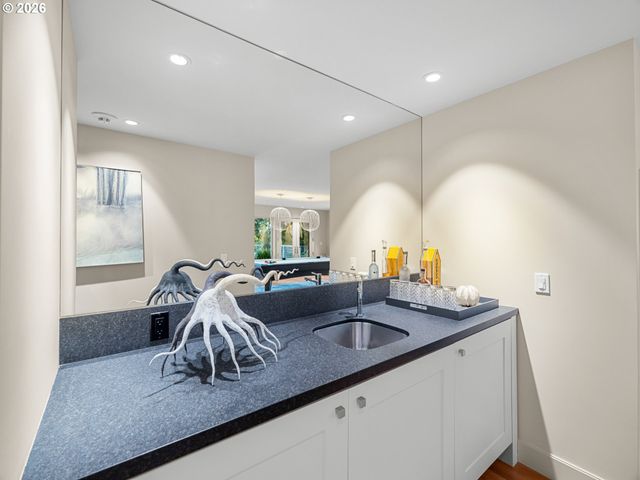 2707 SOUTHSHORE Blvd, Lake Oswego, OR 97034