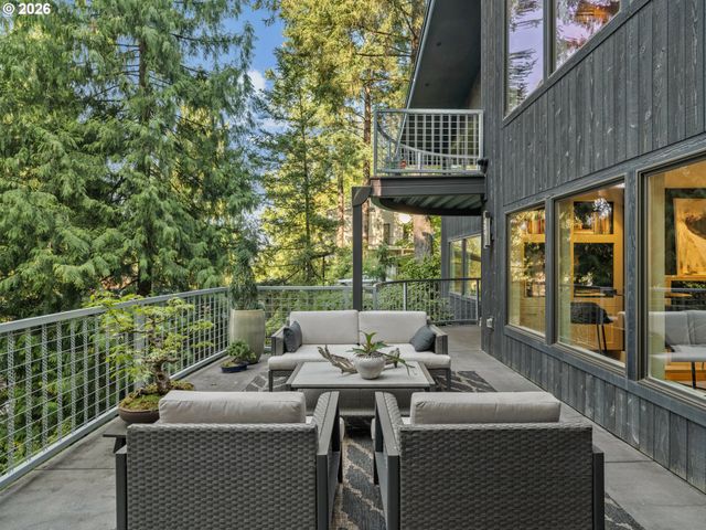 2707 SOUTHSHORE Blvd, Lake Oswego, OR 97034