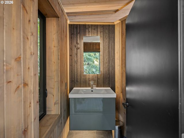 2707 SOUTHSHORE Blvd, Lake Oswego, OR 97034