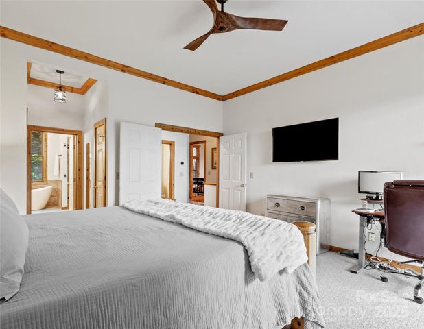 130 Stoney Falls Loop 2-102, Burnsville, NC 28714