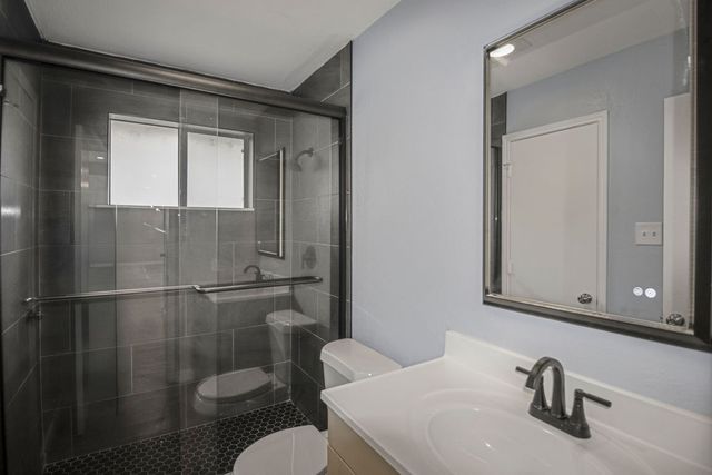 400 Kalmia Drive, Arlington, TX 76018