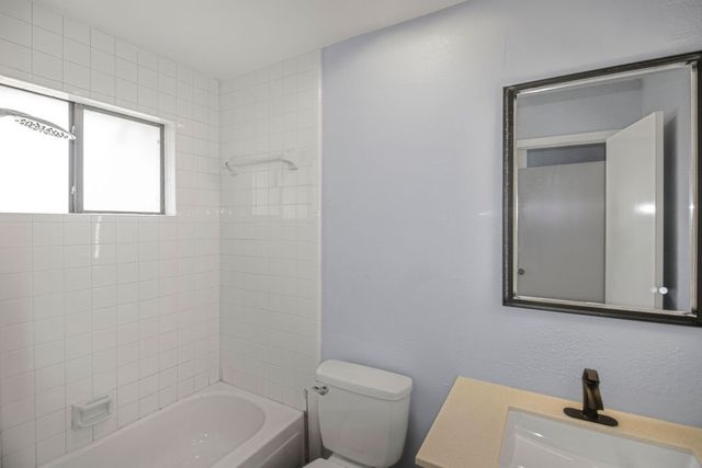 400 Kalmia Drive, Arlington, TX 76018