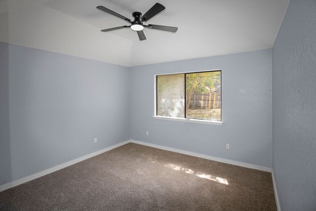 400 Kalmia Drive, Arlington, TX 76018